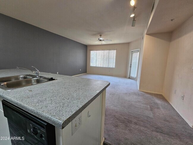 Foto del edificio - 18416 N Cave Creek Rd