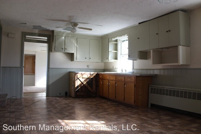 Building Photo - 4 br, 1 bath House - 2161 Seven Valleys Rd.