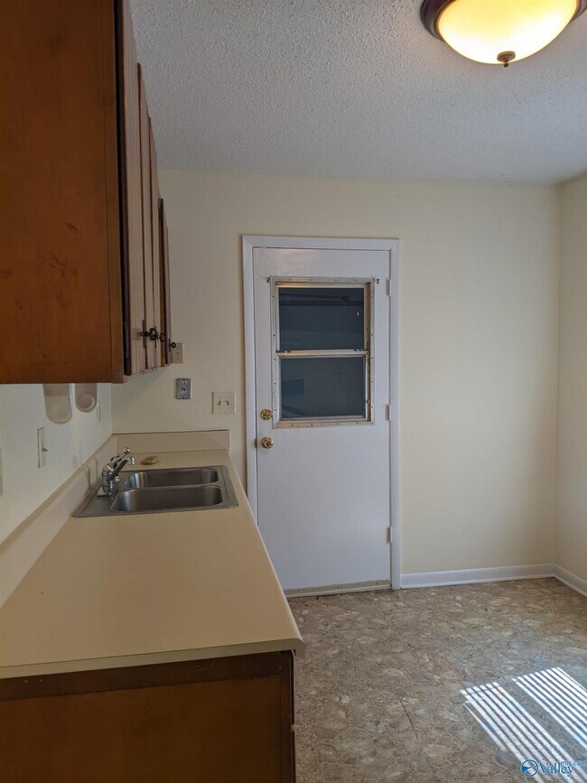 Building Photo - 14021 SW Wyandotte Dr
