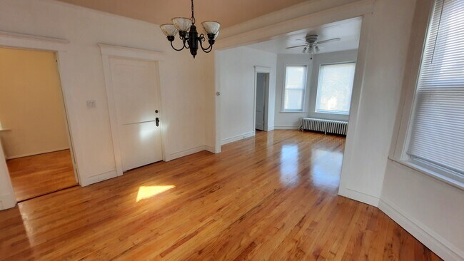 Building Photo - 2248 N Avers Ave