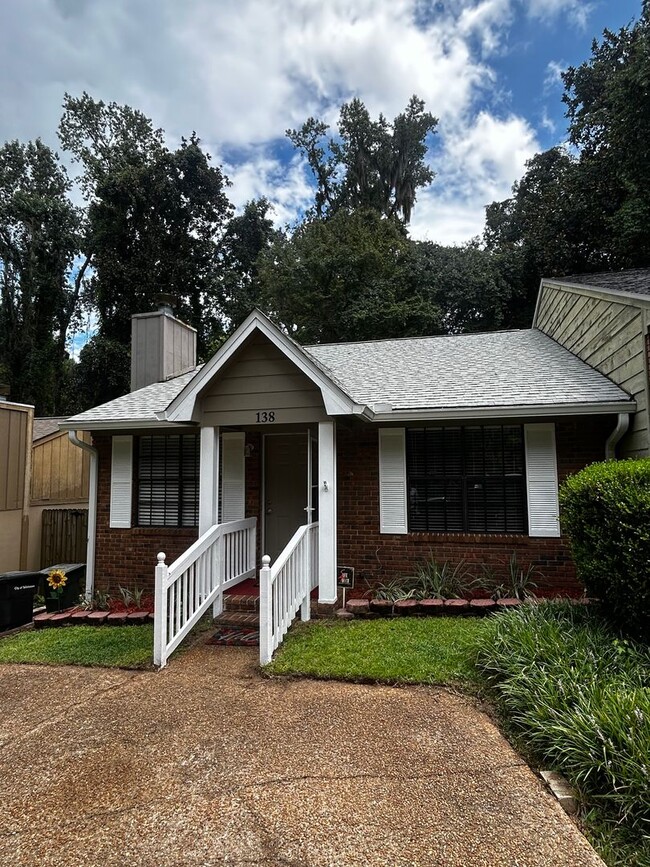 Gorgeous Freshly Remodeled 2 Bedroom 2 Bat... - Gorgeous Freshly Remodeled 2 Bedroom 2 Bat... House