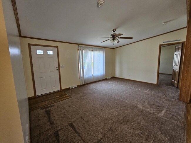Building Photo - 4 Majestic Ln