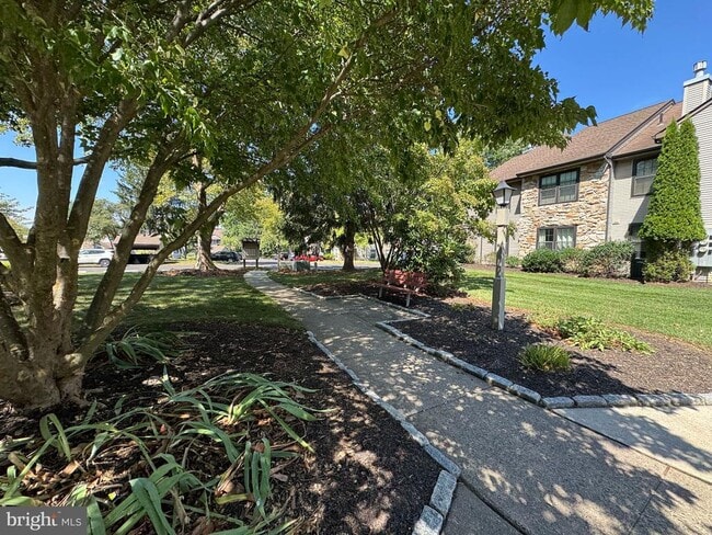Building Photo - 301 A Ct