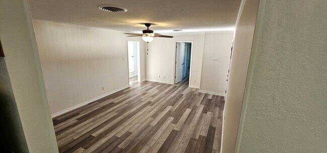 Foto del edificio - 1401 E Sherman Dr