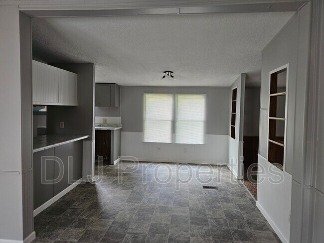 Foto del edificio - 117 Hardin Rd