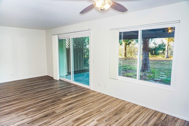 Building Photo - STUNNING 3BD/2.5BA TOWNHOUSE - BONITA VIEW...