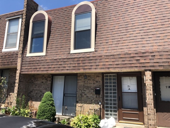 Building Photo - 11871 Academy Rd