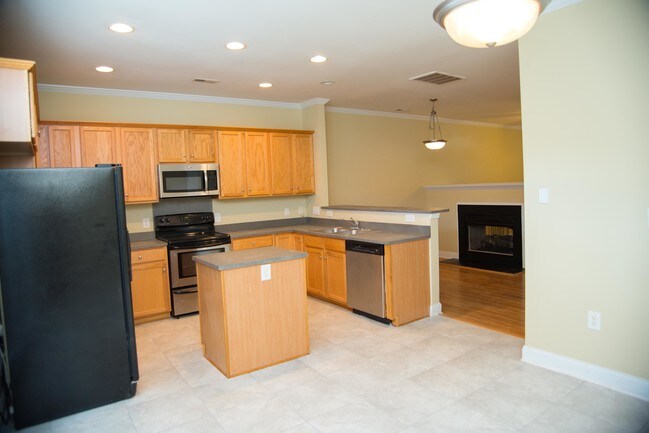 Kitchen - 337 Park Square Pl