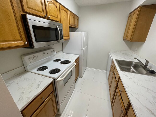 Building Photo - 390 Guzzardo Ln