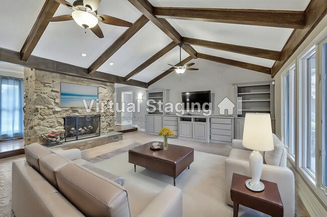 Building Photo - Lovely Home with Sparkling Refreshing Pool!