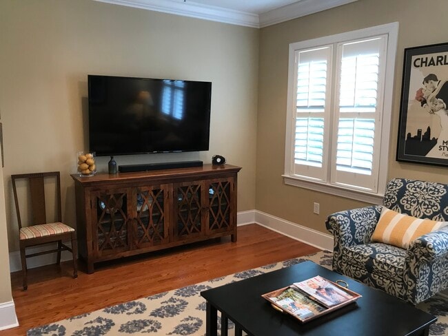 Building Photo - 100 N Laurel Ave