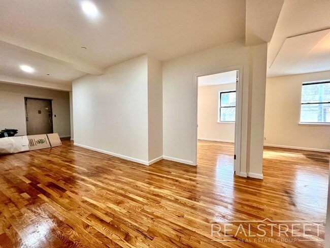 Foto del edificio - Spacious 2 Bedroom in Williamsburg!