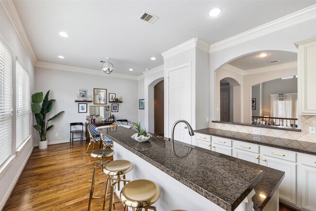 Foto del edificio - 2712 Sherwin St