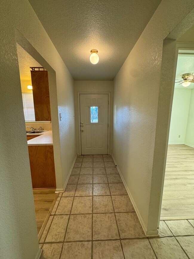 Foto del edificio - Charming 3-bedroom, 2-bath home offering peaceful country living on just under an acre.