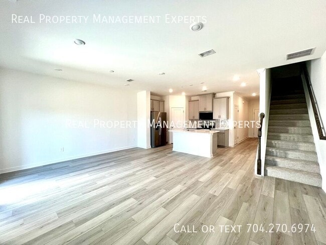 Building Photo - 8029 Hidden Spgs Trl