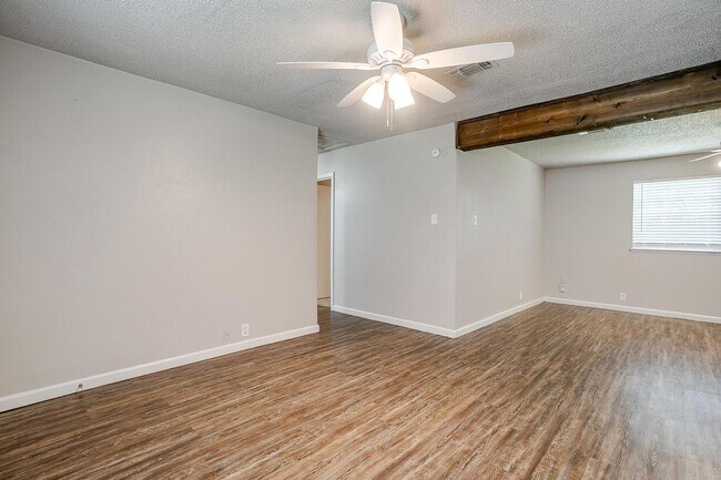Foto del edificio - Charming Home located in the heart of Burleson!