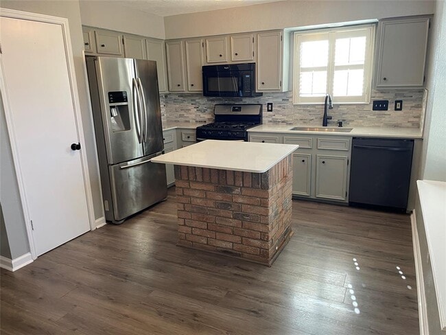 Building Photo - 1810 Provident Ln