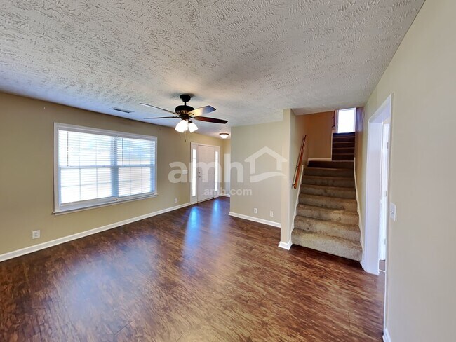 Foto del edificio - 1020 Seven Oaks Blvd