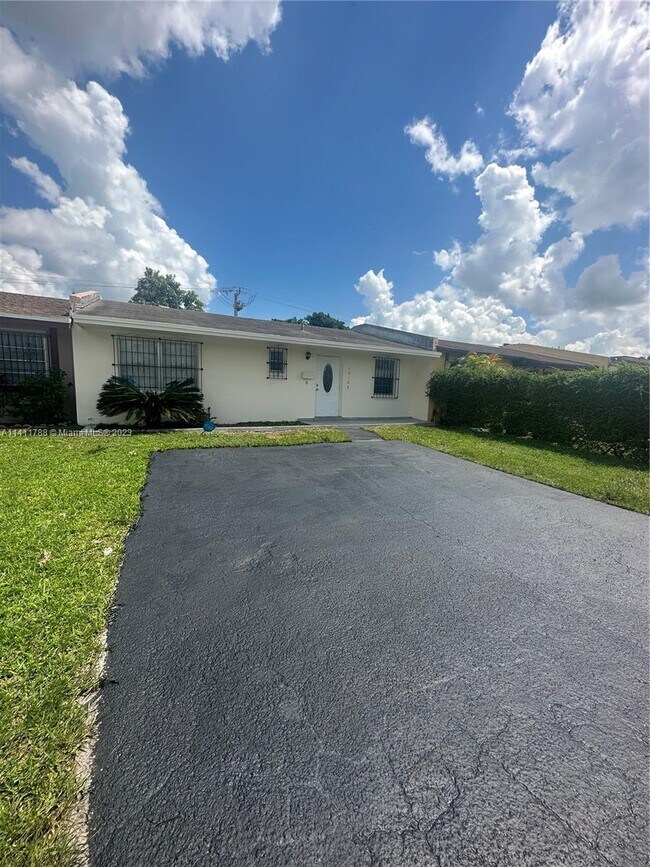 Foto del edificio - 13125 SW 18th Terrace