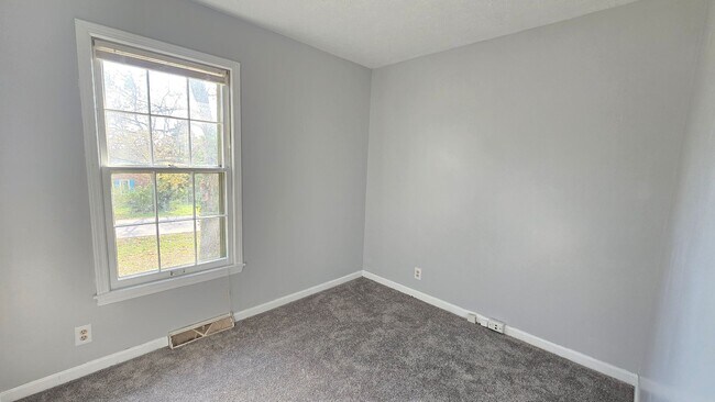 Foto del edificio - Charming 3-Bedroom Home With Modern Upgrad...