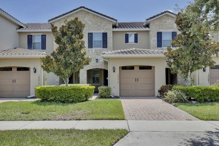 Foto principal - Elegant 2/2.5 Townhome in Guard-Gated Eagl...