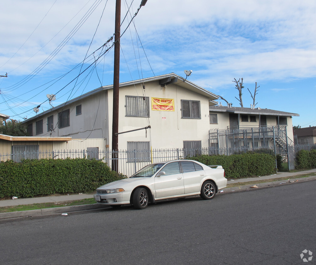 Building Photo - 831 E Pine St