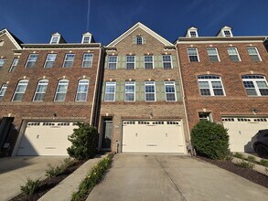 Building Photo - 5415 Stream Bank Ln