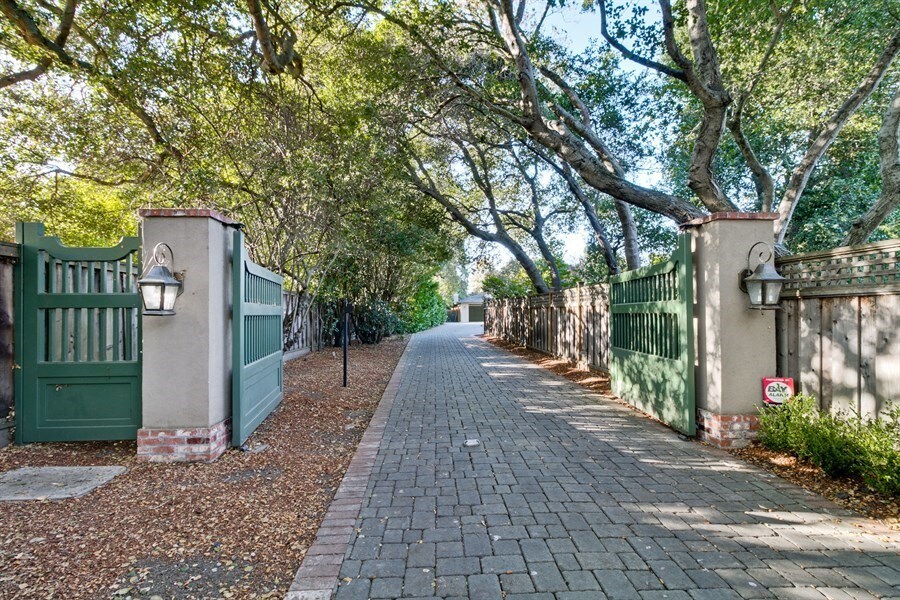 Foto del edificio - 49 Magnolia Dr