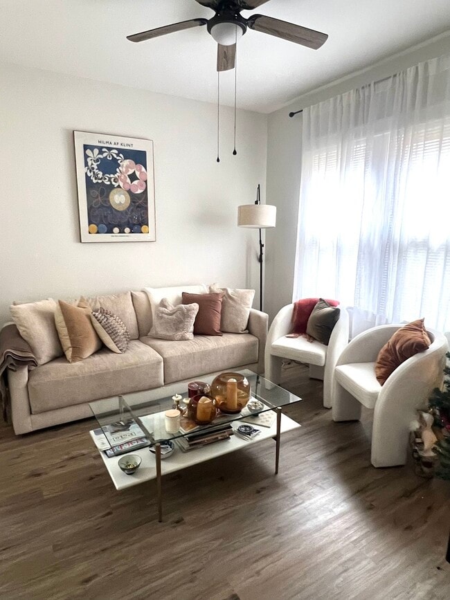 Foto del edificio - 1943 N Winchester Ave