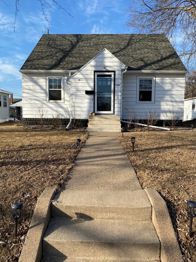 1545 Travis St, La Crosse, WI 54601 House for Rent in La Crosse, WI