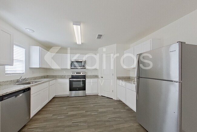 Foto del edificio - 4232 Swensson St