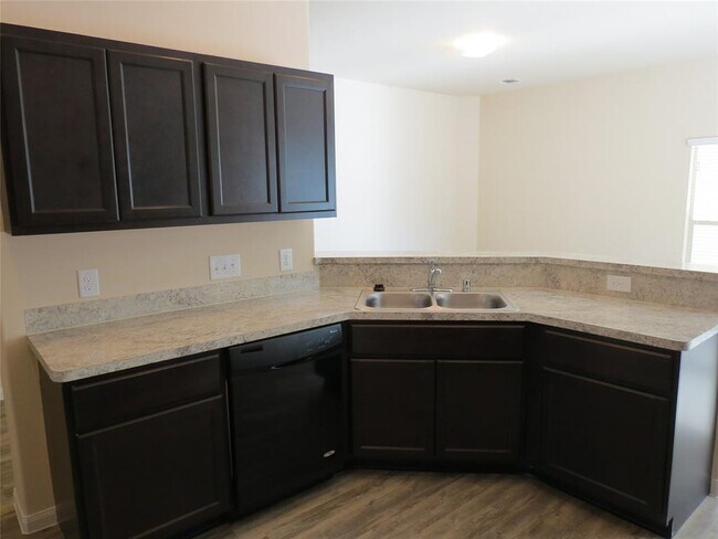 Foto del edificio - 318 Lake View Dr