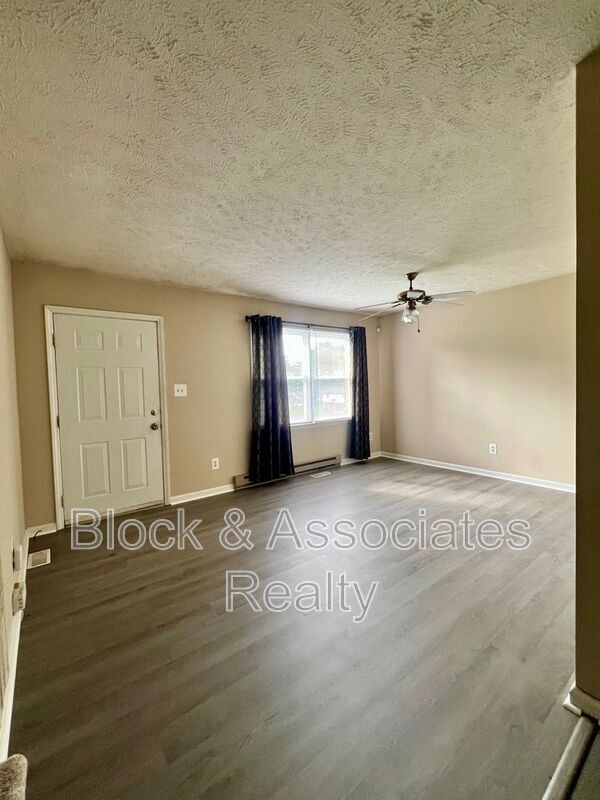 Foto del edificio - 5525 Remington Point Dr