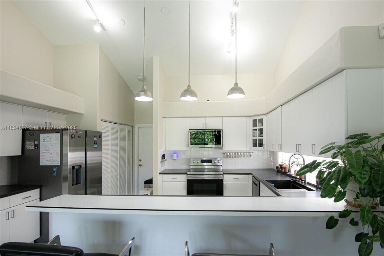Building Photo - 1049 Laguna Springs Dr