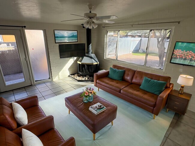 Building Photo - Great central location on cul-de-sac