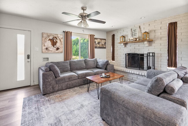 Building Photo - 3846 N 14th Ave