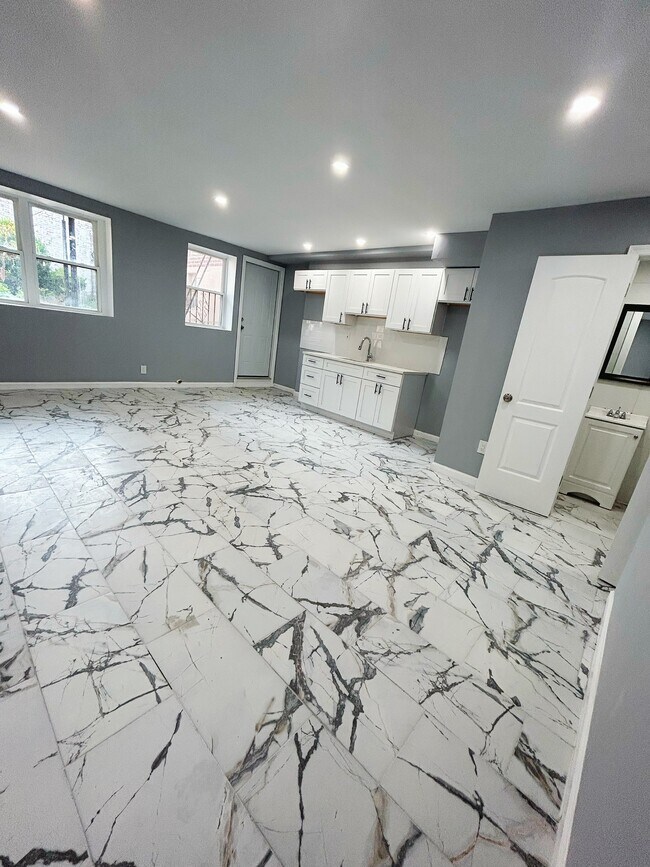 Building Photo - 1717 E 34th St