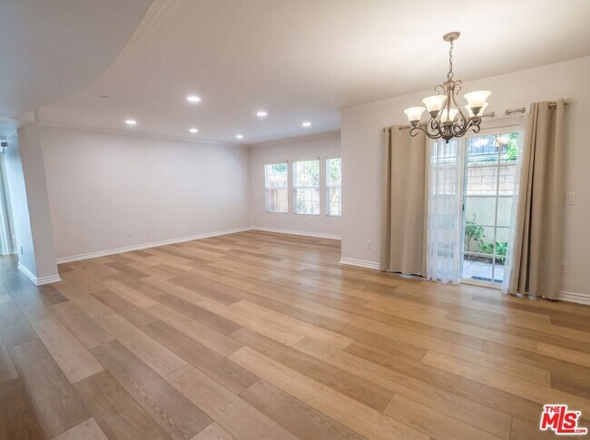 Foto del edificio - 4832 Whitsett Ave