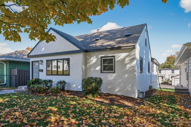 Building Photo - 1205 8th Ave S