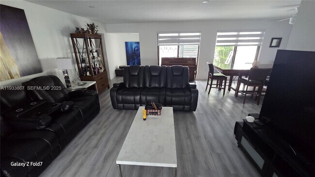 Foto del edificio - 7817 Fairway Blvd