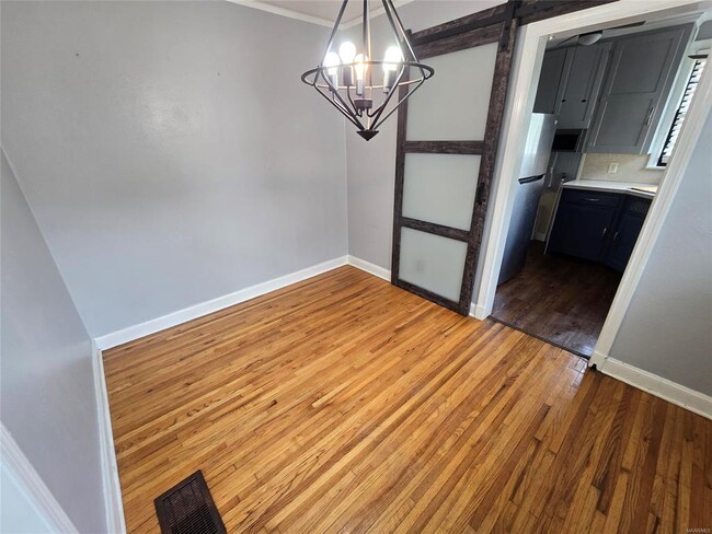 Building Photo - 110 Oak Forest Dr