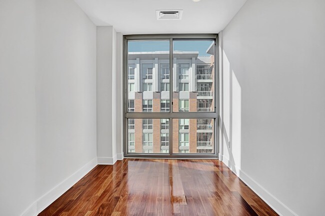 Foto del edificio - 201 Marin Blvd