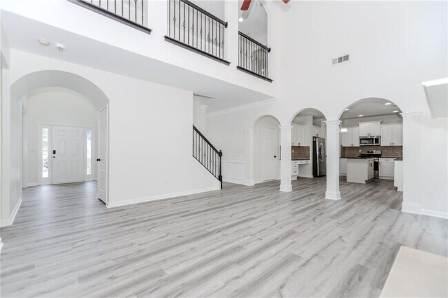 Building Photo - 2023 Jameson Cir NE