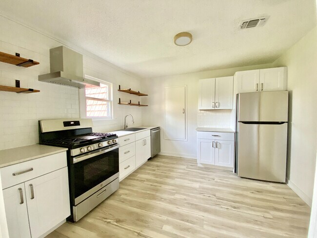 Building Photo - 114 Hollaway Ave #B