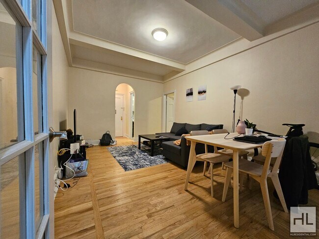 Foto del edificio - Spacious 1-Bedroom with 2 Full Bathrooms |...