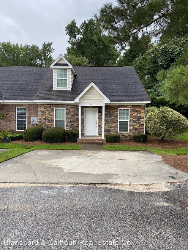 Foto principal - 3 br, 3 bath House - 221 Brook Court