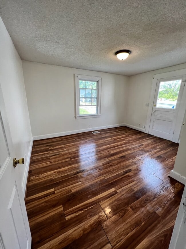 Building Photo - 215 Radnor St