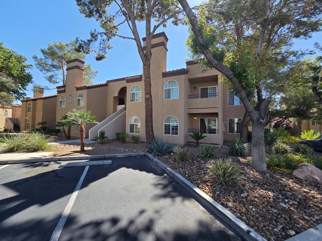 Primary Photo - First-Floor modern 2 Bed / 2 Bath Condo – ...