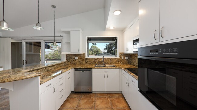 Building Photo - 20500 Tiara St