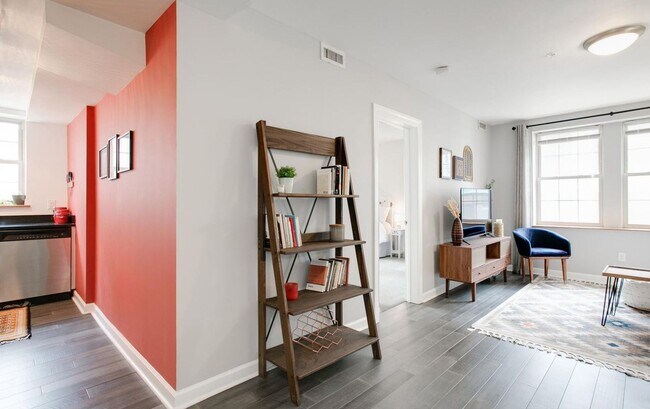 Foto del edificio - Fantastic 1 BR/1BTH in Columbia Heights, just 3 blocks from Metro Station!